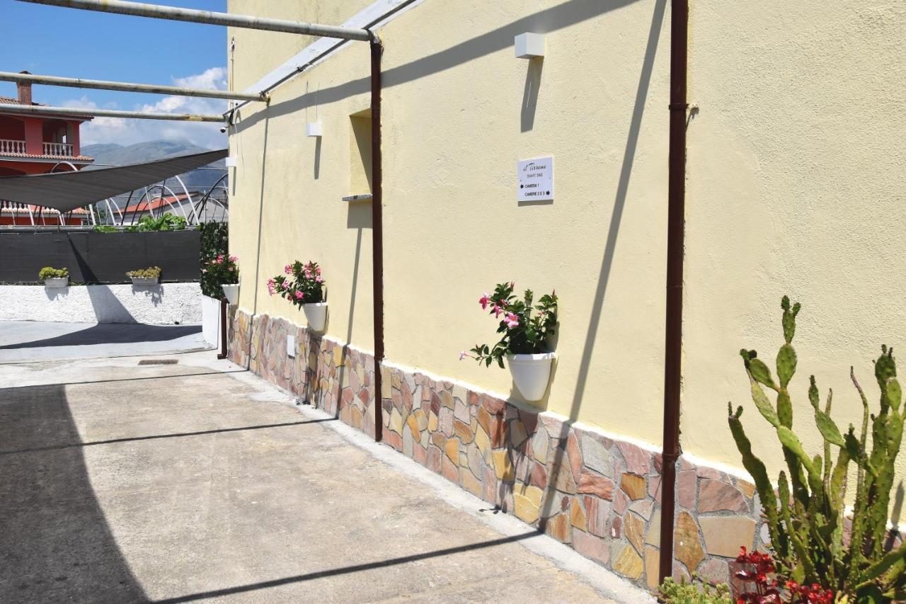 B&B Il Tirreno Cipollina Екстериор снимка